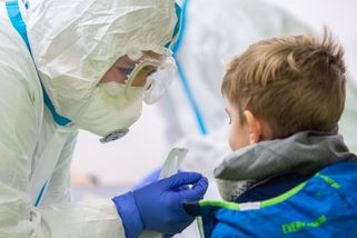 Jedno z dvojčat do izolace, druhé do školky. A rodiče bez nároku na test - Seznam Zprávy